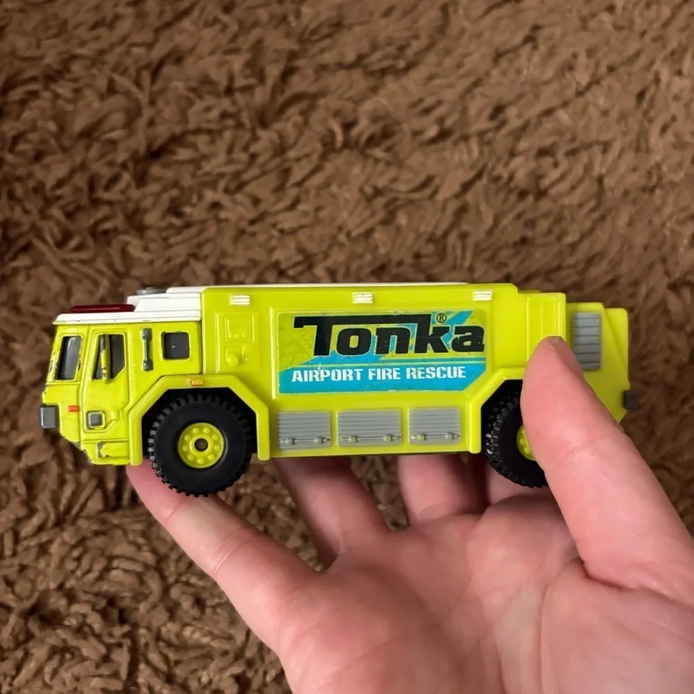 Tonka Airport Fire Rescue Vehicle - Bright Yellow Vintage 2013 Toy